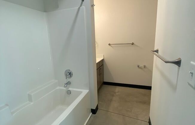 1 bed, 1 bath, 700 sqft, $1,295, Unit Unit 303
