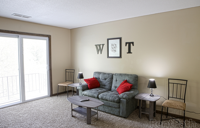 2 beds, 1 bath, 820 sqft, $985, Unit 4324 Wyndsor Terrace Building 4 #30