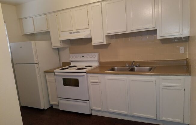 Studio, 1 bath, 415 sqft, $695, Unit *906