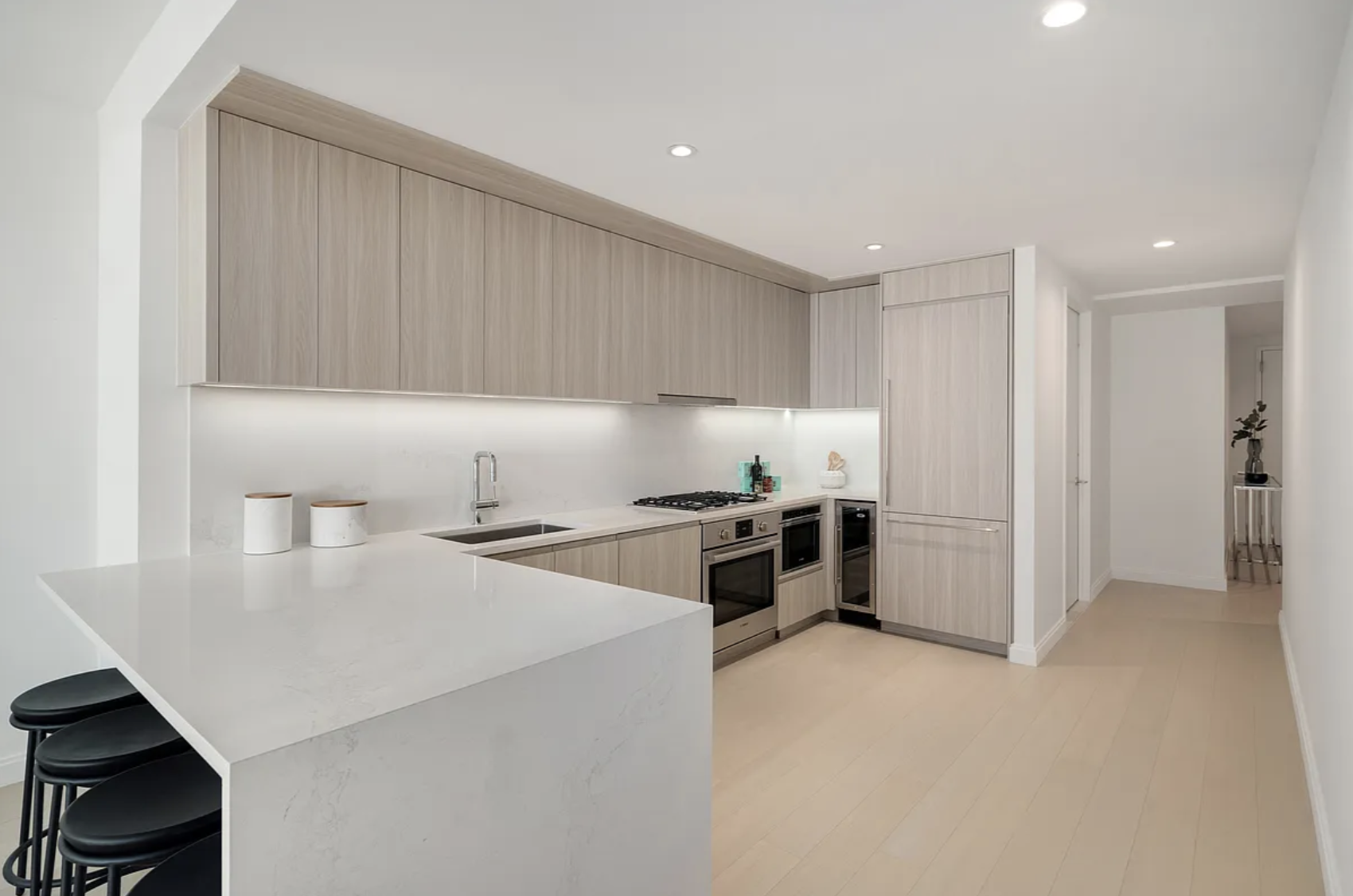 10 RIVERSIDE BLVD
