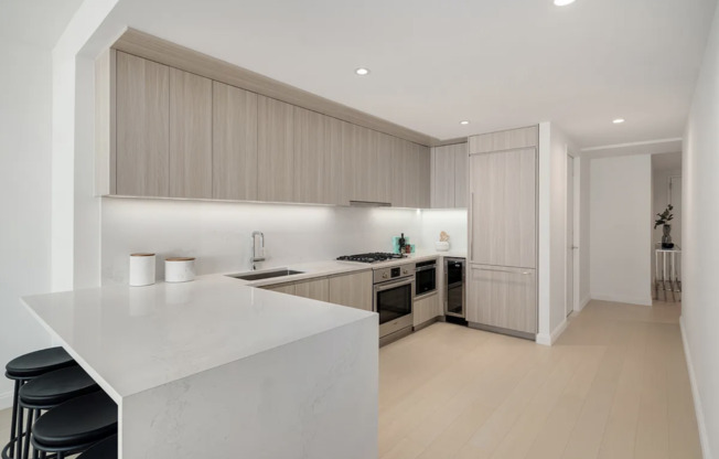 675 W 59 ST