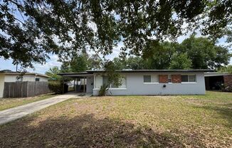 Charming 3 Bedroom 1.5 Bathroom POOL Home in Orlando!!