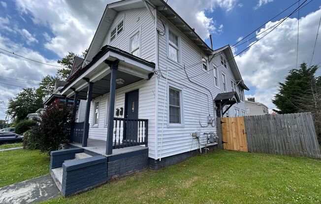 400 Jamestown Ave - Gold