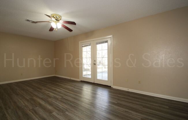 3 beds, 1.5 baths, $1,225