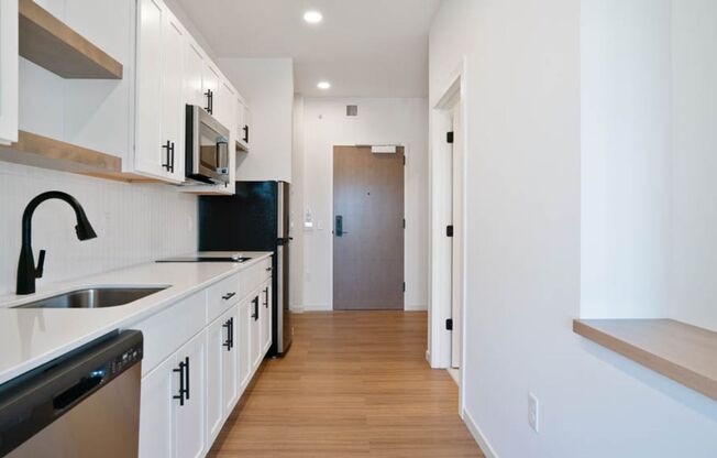 Studio, 1 bath, 400 sqft, $1,195, Unit 516
