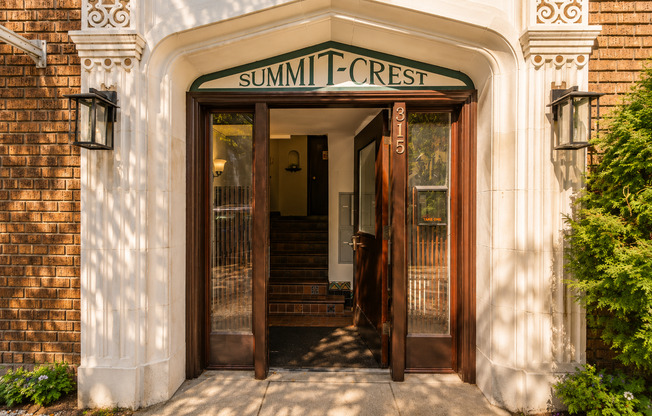 Summit Crest