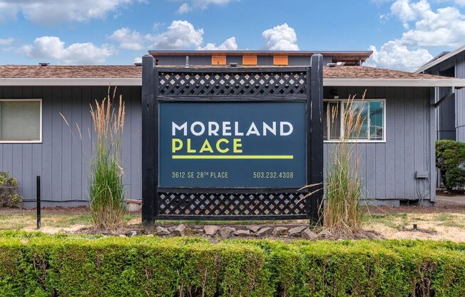Moreland Place Sign