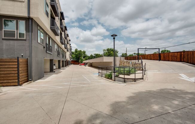 1 bed, 1 bath, 588 sqft, $1,371, Unit 4013