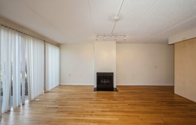 124 E 32 ST