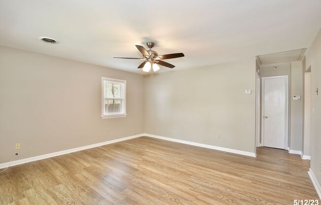 Beautiful 3/2 Spacious Home Located in the Charming City of Mount Dora!