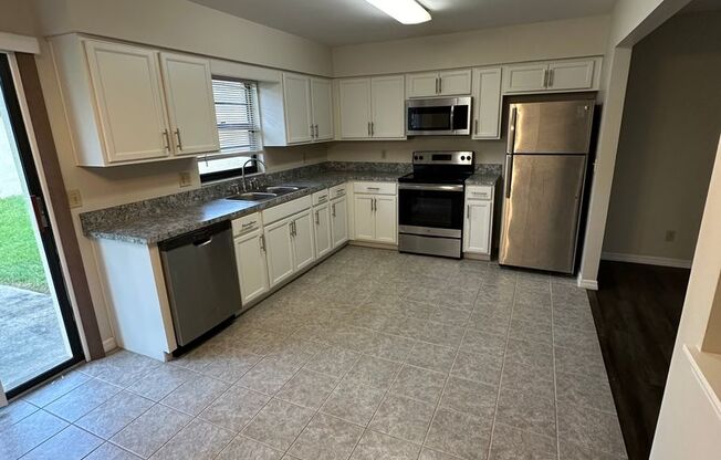 MOVE IN SPECIAL- Lovely 2/2 Duplex Home for Rent in St. Cloud