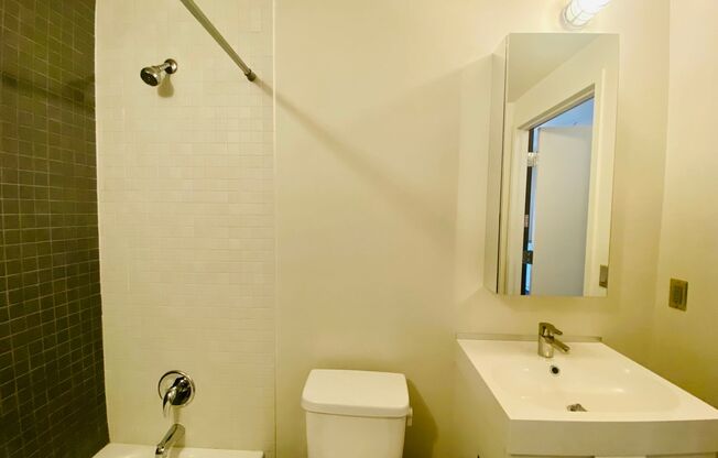 Studio, 1 bath, 500 sqft, $895, Unit 402-208