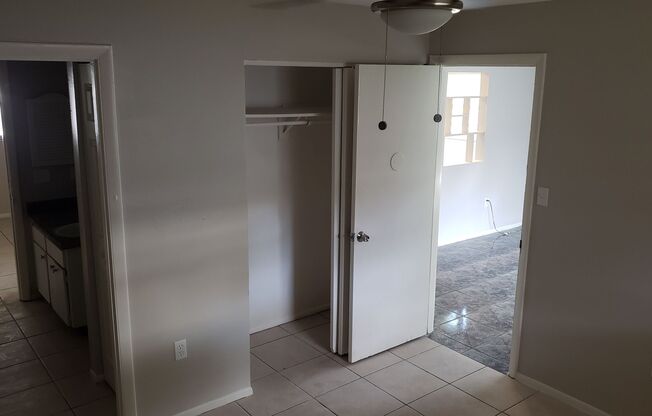 2 beds, 1 bath, $1,600