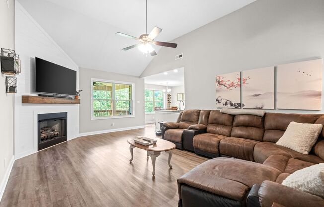 3 Bed 2 Bath Home For Rent Near Downtown Clarksville!