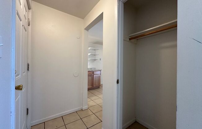 2 beds, 1 bath, $895, Unit 8