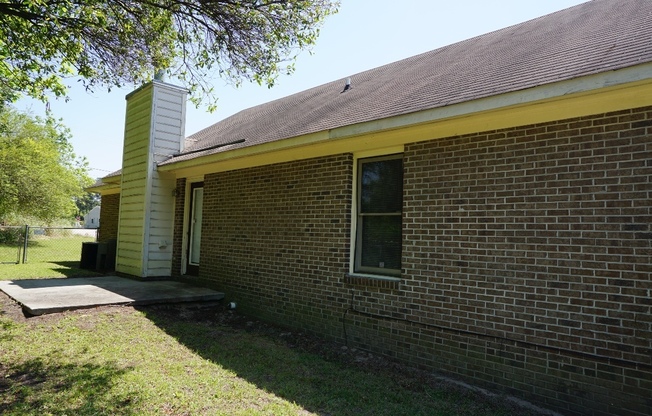 3 beds, 2 baths, $1,350