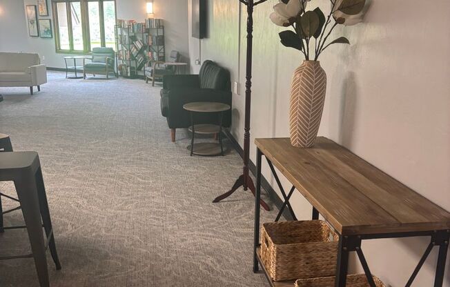 1 bed, 1 bath, 737 sqft, $1,119, Unit 1401 011