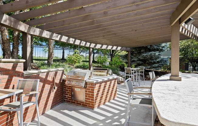 Outdoor Resident Kitchen area at Cambridge Square Apartments, Overland Park, KS 66211
