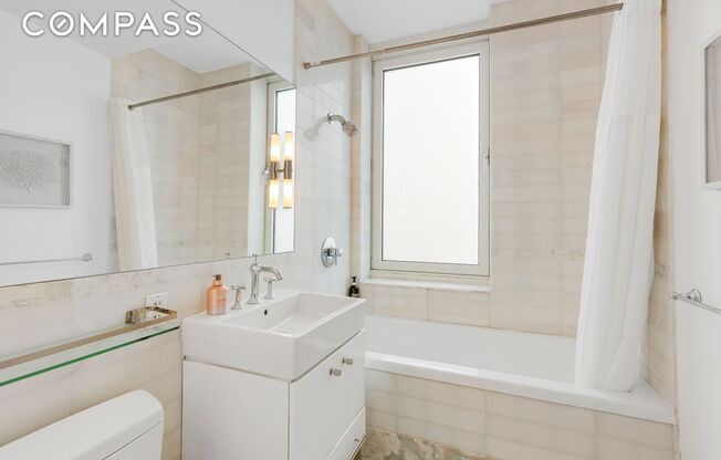 2 beds, 2 baths, $6,500, Unit 25D