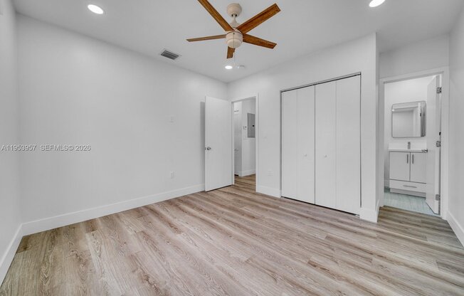 4345 SW 5 TER
