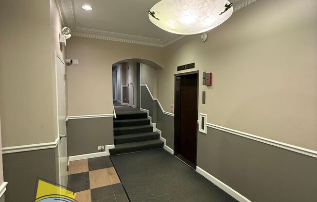 Welcome to 732 W. Bittersweet Pl.!!!