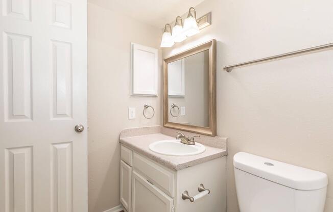 2 beds, 2 baths, 932 sqft, $999