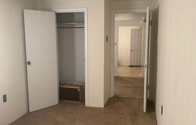 2 beds, 1 bath, $1,100, Unit 32B (2nd Flr)