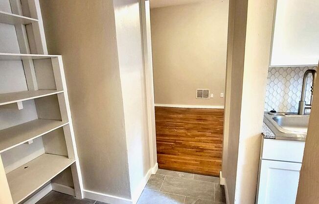 *** Apartments in Friendship * Available now * Pet Friendly * Renovated * Spacious * Amazing Location ***