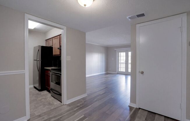 1/1 Condo in Altamonte Springs ~ New Flooring, Granite Counters, SS Appliances!