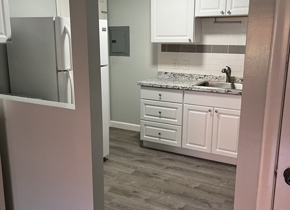 2 beds, 1 bath, 700 sqft, $2,300, Unit 5