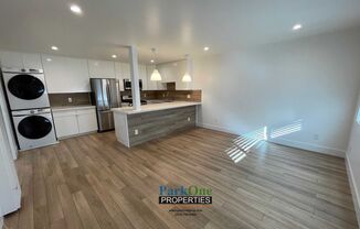 2 beds, 1 bath, 726 sqft, $3,250, Unit Apt B