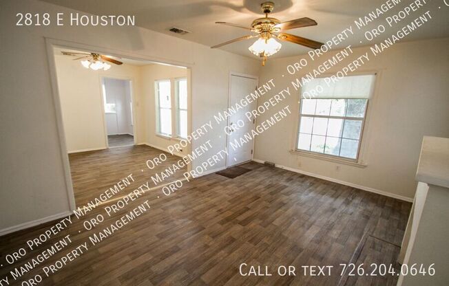 2818 E HOUSTON