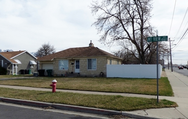 Great 4 Bd Home in Murray