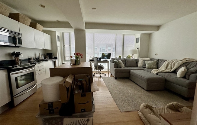 1 bed, 1 bath, 688 sqft, $3,100, Unit T614