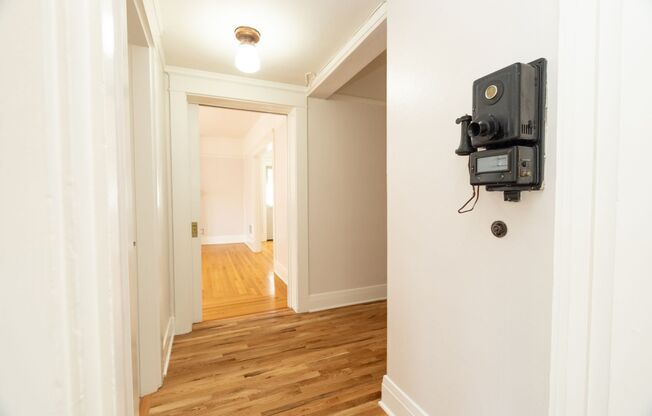 2 beds, 1 bath, 1,008 sqft, $2,400, Unit 21