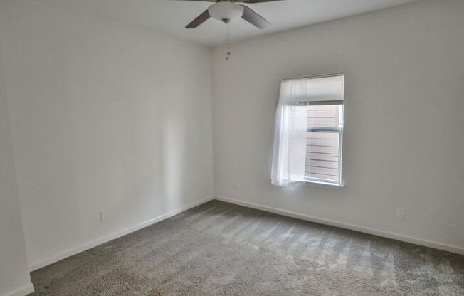3 beds, 2.5 baths, $1,850, Unit Dakota st #102