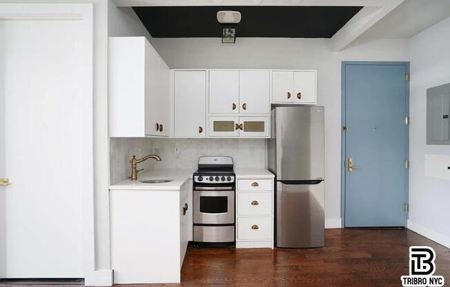 3 beds, 1 bath, $4,999, Unit 1F