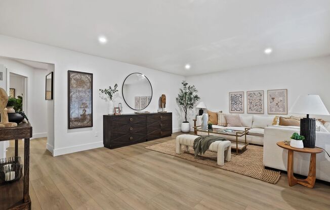 2 beds, 1 bath, 800 sqft, $2,475, Unit Unit 206