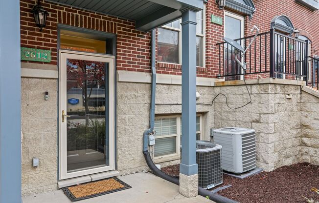 Townhouse style condo near LCA