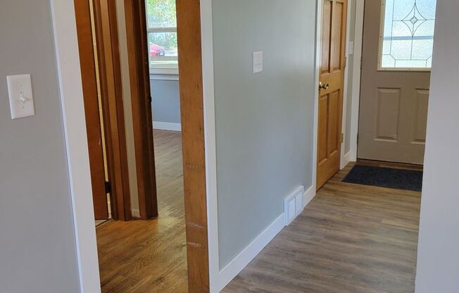 2 beds, 1 bath, $1,525, Unit Main level