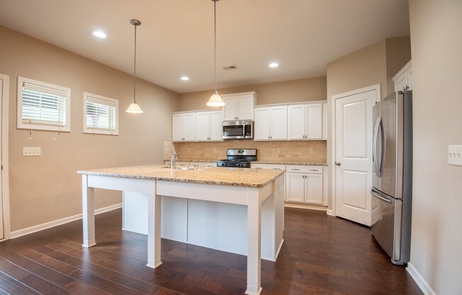 West Richland Single Family Home - SHORTER LEASE OPTION AVAILABLE!
