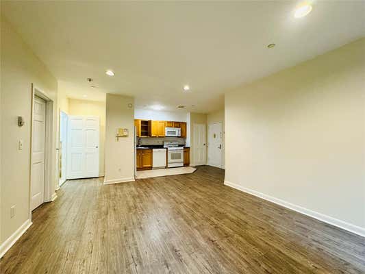11882 METROPOLITAN AVE
