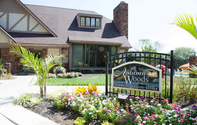 Clubhouse and Leasing Center Exterior at Autumn Woods Apartments, Miamisburg, OH, 45342