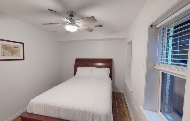 1 bed, 1 bath, $1,900, Unit (Apt B)