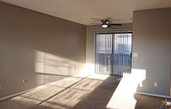 2 beds, 1 bath, 950 sqft, $875, Unit 6841-403