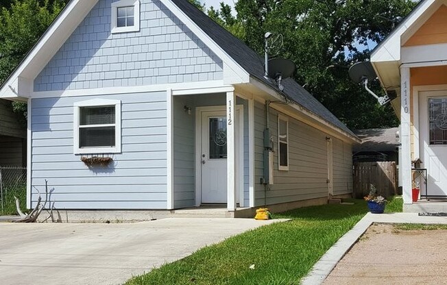 Adorable 2 Bed 1 Bath Home