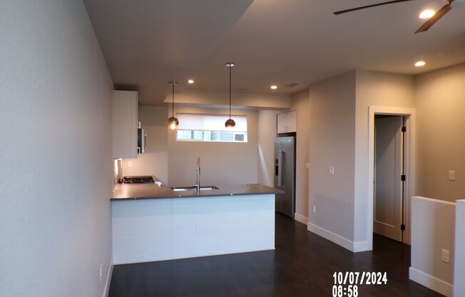 1 bed, 2.5 baths, $2,695