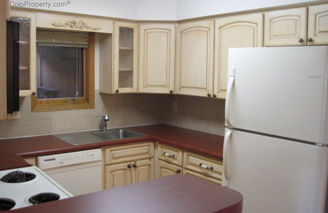 3 beds, 2 baths, $3,500, Unit #303