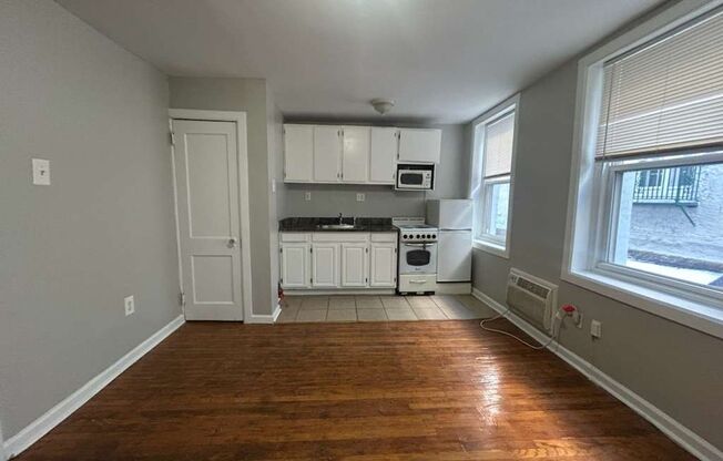 Studio, 1 bath, 280 sqft, $890, Unit B12