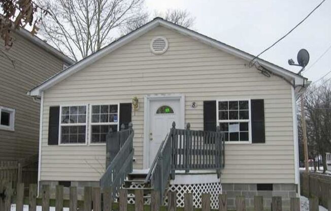 Charming 4-Bedroom Rancher in Reedy Creek!